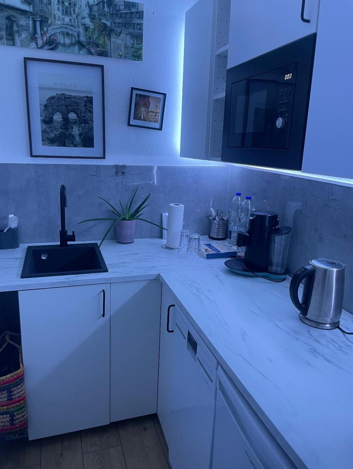Koeln Wohnung 4 Min Naehe Von Hbf Und Dom Mit Garten ,Balkon & Office Bagian luar foto